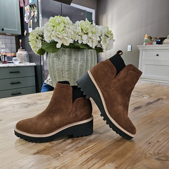 Dolce Vita Shoes - Dolce Vita || Rango Lug Sole Chelsea Boots Booties Gore Brown Black